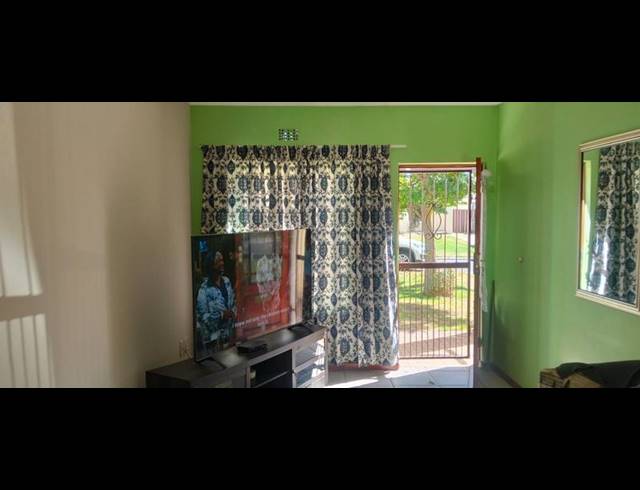 2 BEDROOM TOWNHOUSE FOR SALE IN HIGHBURY